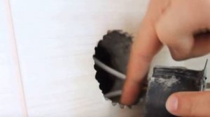 Как отремонтировать выпадающую розетку нестандартный способ