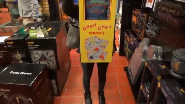 MY FIRST CHUCKY DOLL! (Spirit Halloween) смотреть онлайн