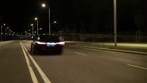 Девушки танцуют в клубе жиги жиги  зажигалка