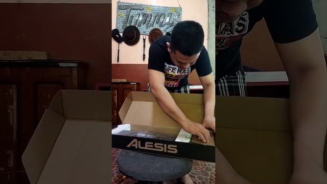 Alesis Microverb 4 (External Multi-Effect Processor) Unboxing