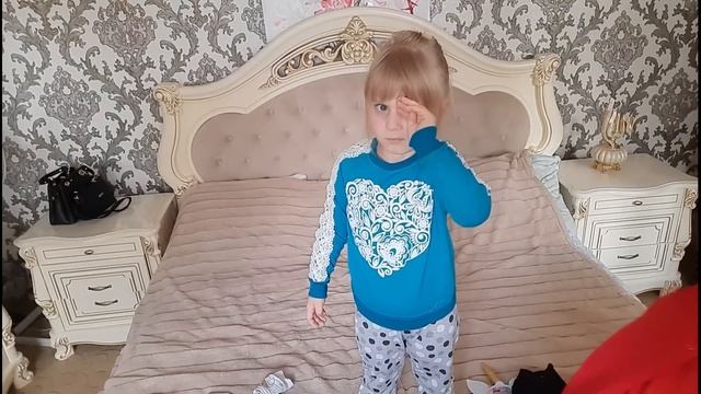 //Зрители посмотрите  пожалуйста  обзор Любимого Василька  от звезды ютуба  Сафии//