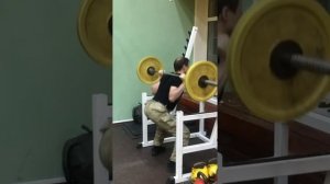 Приседания со штангой 50 кг Х 100 повторений (подготовка к приседу 100кгХ100)