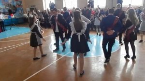 Последний звонок 2019 - вальс выпускников.mp4