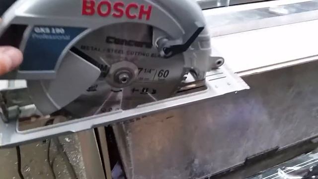 Направляющая шина для циркулярной пилы  . Своими руками .Guide rail for circular saw .