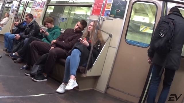 ПРАНК: СПИТ На Людях В МЕТРО | Sleeping on Strangers in the Subway