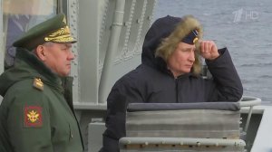 Президент с борта крейсера "Маршал Устинов" наблюд...местных учений Северного и Черноморского флотов