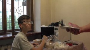 У ПАРНЯ ПЬЮТ РОДИТЕЛИ НАКОРМИЛ И КУПИЛ ВЕЩЕЙ  #Sava #Помощь #Вася на сене