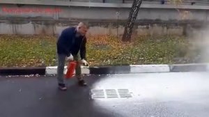 Что внутри порошкового огнетушителя и как им пользоваться!!!