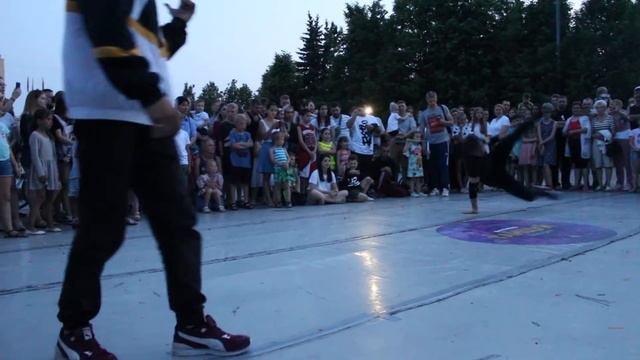 Bboy Mixchik/Белоозёрский vs Anto M/Коломна (в черном) [camera 1] смотреть онлайн