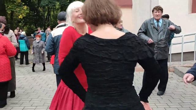 Пусть Говорят-... звучит на танцполе .mp4 смотреть онлайн