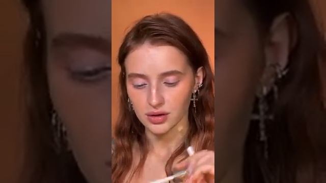 Сияющий макияж на Новый год | OH MY BRUSH смотреть онлайн