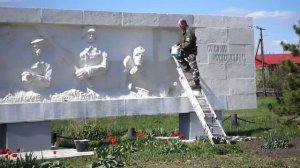 Благоустройство памятника ко Дню Победы в с.Мордовский карай,Романовского р-н.