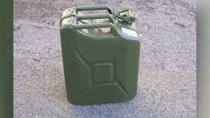 Зачем у канистры три ручки?