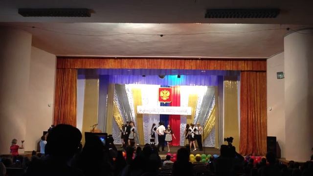 Прощальный вальс медалистов г.Минеральные Воды (2013 год) ( не затормаживает) смотреть онлайн