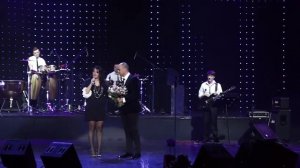 Елена Ваенга упала на концерте М. Бужора