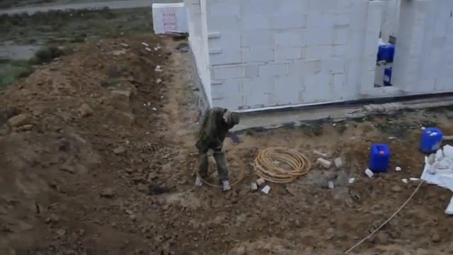 СЕРИЯ 79 Так же подготовка к заливке армопояса и рискованное раскручивание композитной арматуры смотреть онлайн