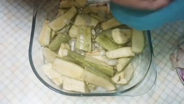 Отличная идея для ужина. Куриные Бедра на кабачковой подушке в духовке
