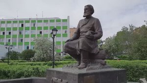 В Ухте в сквере Прядунова цветут яблони