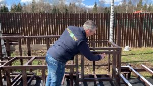 Двухуровневая терраса на металлокаркасе, установка ограждений и ступеней на спуске с подсветкой.