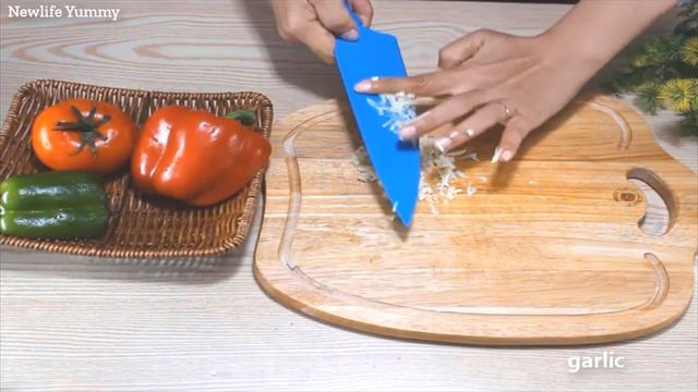 Just pour the eggs into the boiling water! I no longer shop in the store! Easy and delicious смотреть онлайн