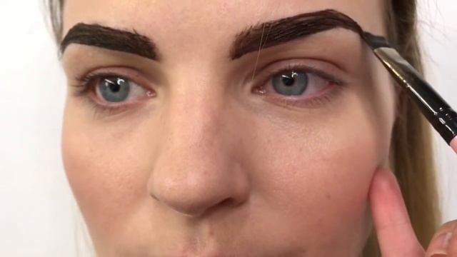 Что делать с перещипанными бровями? смотреть онлайн