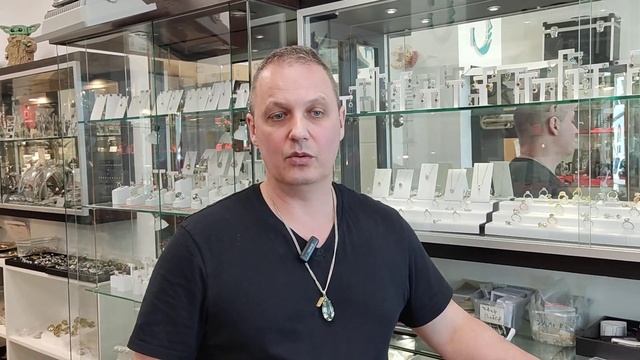 Драгоценные камни: циркон, цирконий и стразы