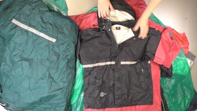 лот 2388 Ветровки+дождевики (8,5 кг, 19 шт, 7650 руб, 402 руб/шт) смотреть онлайн