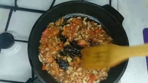 макароны в томатно мясном соусе болонез