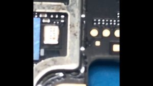 Ремонт iPhone 7 Plus, дефект вертикальные полосы на экране, не работает тачскрин.