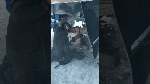 Ремонт полуприцепа на зимнике.Лопнула ось (балка).
