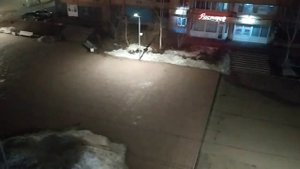 фонарь подает сигналы на азбуке Морзе