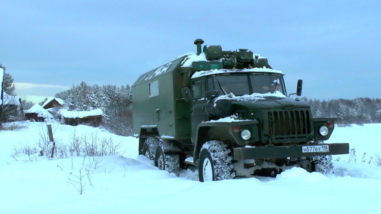 Пробиваемся на Урале там где ГАЗ-66 не смог проехать. Ночуем в кунге Урала. Готовим плов в лесу. смотреть онлайн