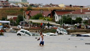 Стамбул затопили грозовые дожди