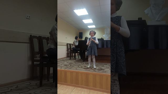 Киселёва Антонина 6 лет Р. Шуман " Смелый наездник" гобой.