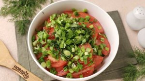 Салат из помидоров с огурцом и луком