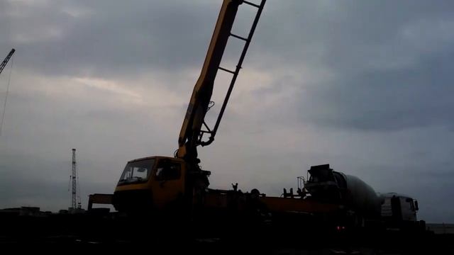 Заливка бетона-бетононасосом смотреть онлайн