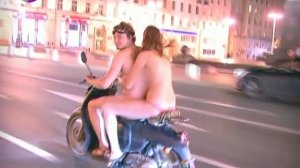 Обнаженные мотоциклисты проехалась по столице 