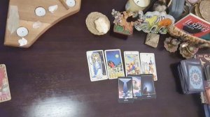 NE DÜŞÜNÜYOR (Tarot Falı)