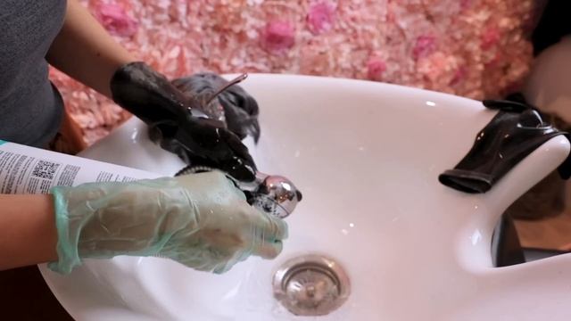 Using Blue Black Dye to get the prettiest Silver hair смотреть онлайн