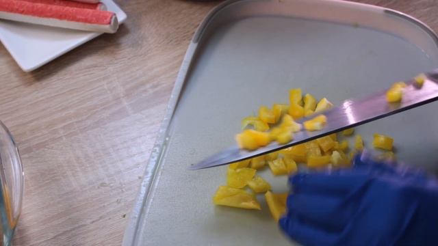 Салат из крабовых палочек и шампиньонов смотреть онлайн