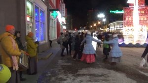 Хороводы Харе Кришна на улицах Екатеринбурга после работы. 20.01.2023. येकातेरिनबर्ग में शाम हरिनाम