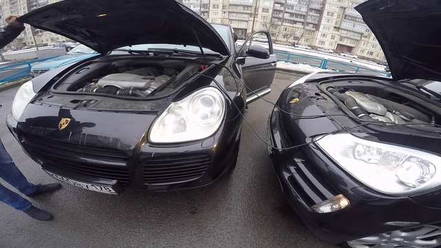 Porshe Cayenne S прикуривает Porshe Cayenne Turbo смотреть онлайн