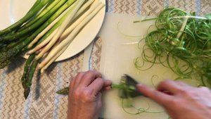 Как почистить , как приготовить спаржу в духовке !