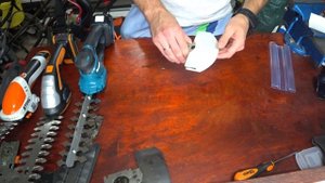 Makita DUM604ZX vs Stihl HSA 25 vs Worx WG801E małe nożyce akumultorowe do żywopłotu / formowania