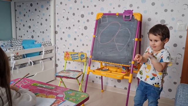 Учимся и играем. Детская игра 