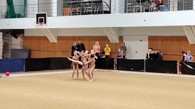 Первое выступление Групповые упражнения по ХГ / 2015 г р смотреть онлайн