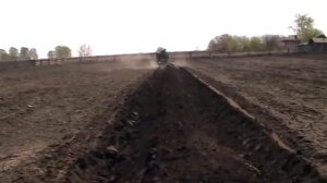 Пахота однокорпусным плугом.