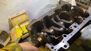 Установка коленвала в блок двигатель БМВ М43ТУ. Сборка двигателя BMW M43TU. Часть 6.