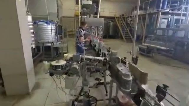 две линий розлива газированной и не газированной воды и напитков объёмом от 0,25 до 2 л. и 5л.