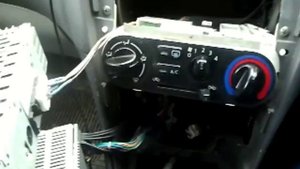 Разбор блока управления климатом FB15 или как добраться до лампочки освещения.